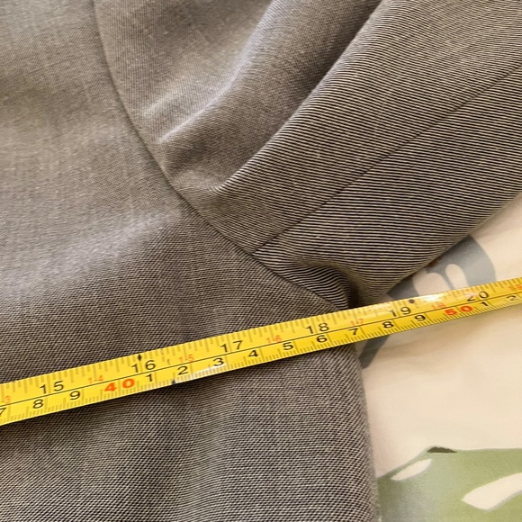 Classic women's suit - Picture 14 of 15